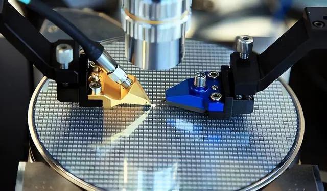 媒体管家：国产光刻机“套刻≤8nm”意味着什么