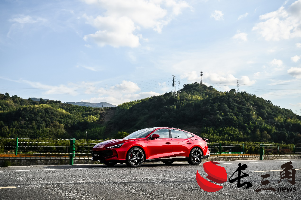 2025媒体管家:上汽俞经民:加快实现“油电平权” 2025年MG将推出4款新车