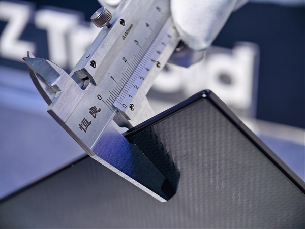 19999元起！三星Galaxy Z TriFold国行真机上手：手机瞬间变10英寸平板